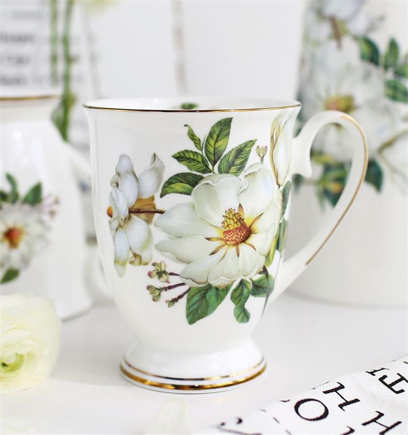 Mug with white flowers